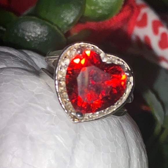 Red Heart shaped faceted 925 sterling silver ring - Picture 4 of 9